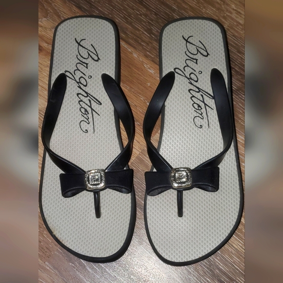Brighton Shoes - Brighton Sandals Flip flops Rubber Black Bow Rhinestone Silver Accent. Sz 9